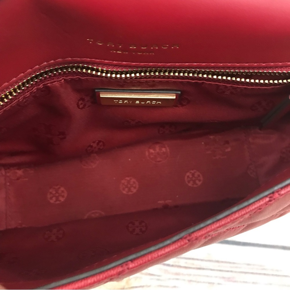 Tory Burch Red Willa Quilted Shoulder Bag Crossbody Purse  with Gold Chain Strap - Picture 3 of 5